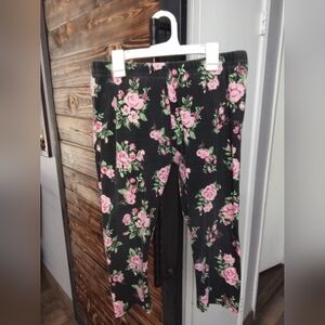 Black Floral Capri Leggings with Pink Roses Size Large
